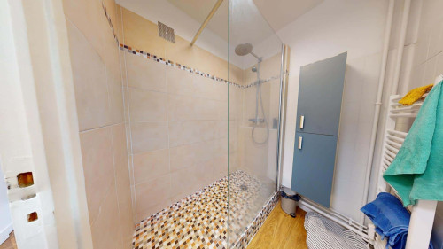 Room in Rue Petetin, Bron for 89 m² with 6 bedrooms - Gallery - 13