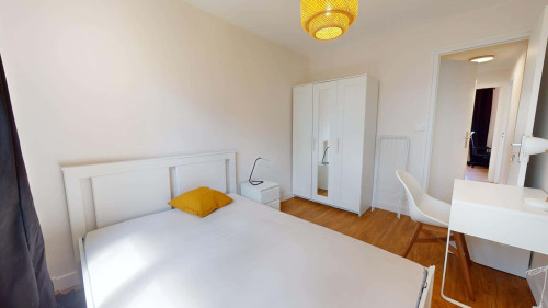 Room in Rue Petetin, Bron for 89 m² with 6 bedrooms - Gallery - 5