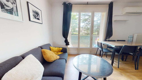Room in Rue Petetin, Bron for 89 m² with 6 bedrooms - Gallery - 9