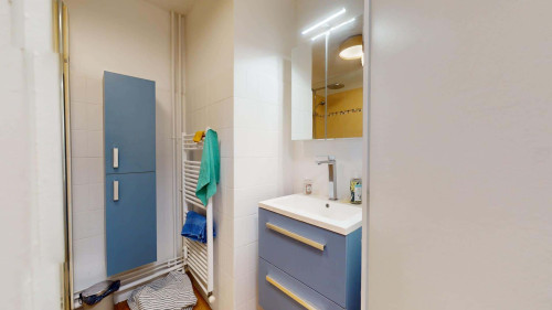 Room in Rue Petetin, Bron for 89 m² with 6 bedrooms - Gallery - 12