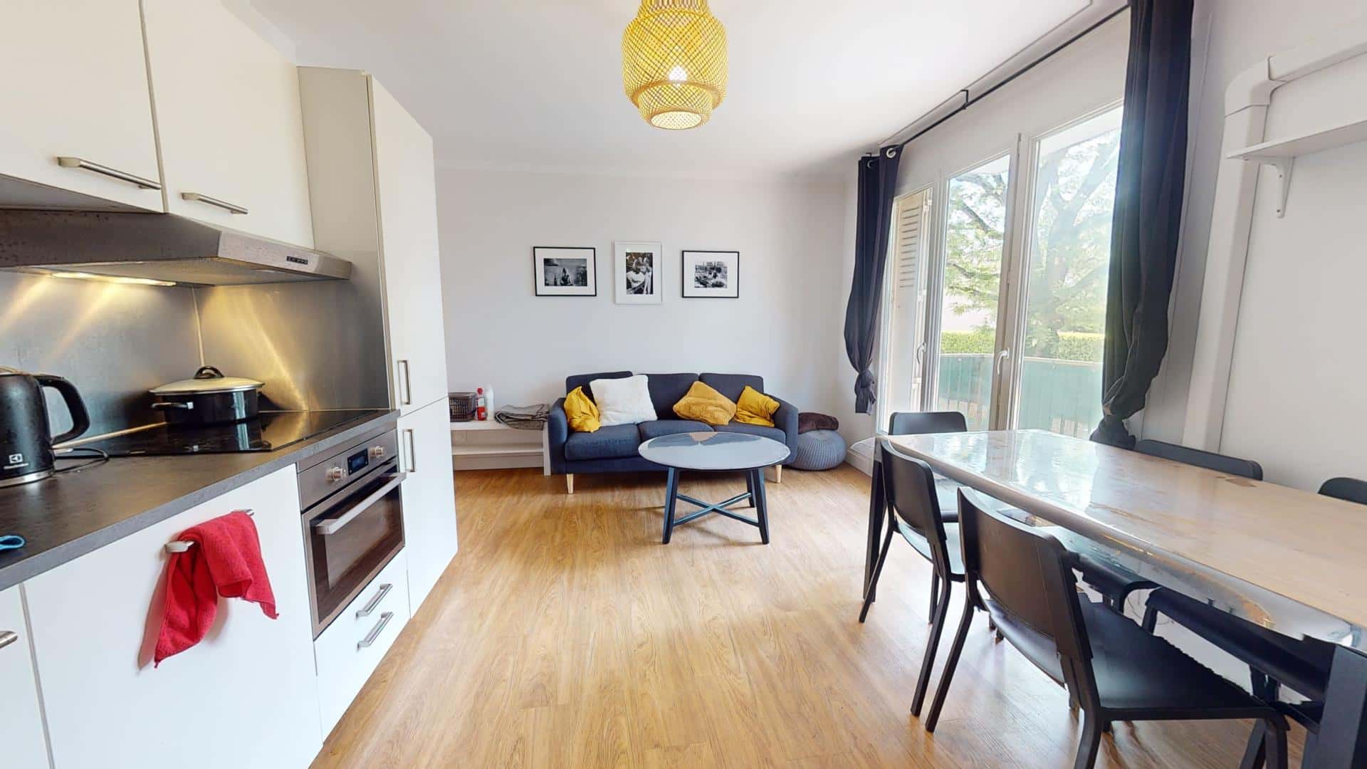 Room In Rue Petetin, Bron For 89 M² With 6 Bedrooms - 1