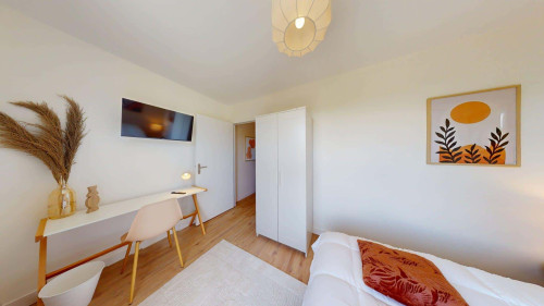 Room in Carré de Saxe, Rennes for 84 m² with 5 bedrooms
