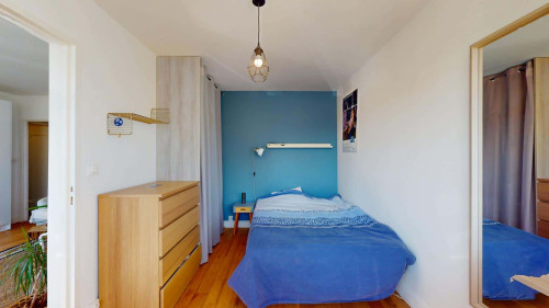 Room in Square des Cloteaux, Rennes for 80 m² with 4 bedrooms