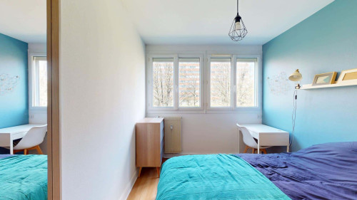 Room in Square des Cloteaux, Rennes for 80 m² with 4 bedrooms
