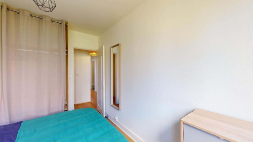 Room in Square des Cloteaux, Rennes for 80 m² with 4 bedrooms