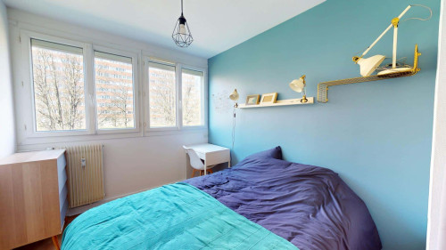 Room in Square des Cloteaux, Rennes for 80 m² with 4 bedrooms