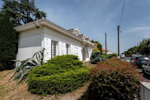 Room in Rue Calixte Camelle, Talence for 178 m² with 10 bedrooms
