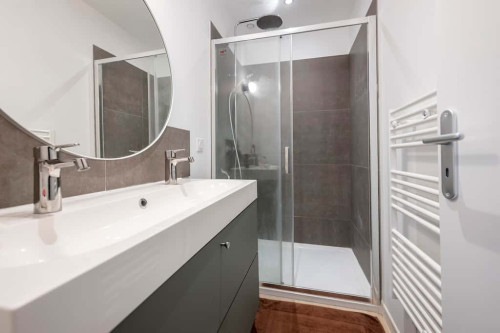 Room in Rue Calixte Camelle, Talence for 178 m² with 10 bedrooms - Gallery - 30