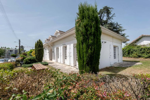 Room in Rue Calixte Camelle, Talence for 178 m² with 10 bedrooms - Gallery - 13