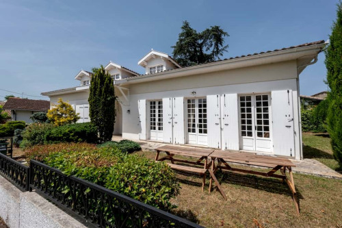 Room in Rue Calixte Camelle, Talence for 178 m² with 10 bedrooms - Gallery - 11