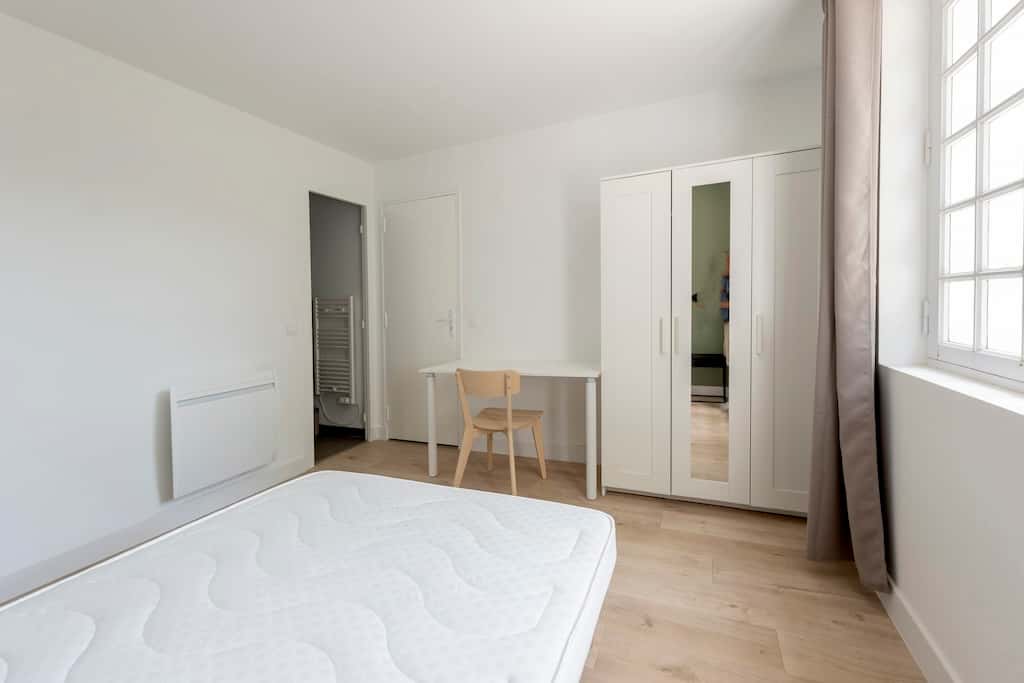Room In Rue Calixte Camelle, Talence For 178 M² With 10 Bedrooms - 1