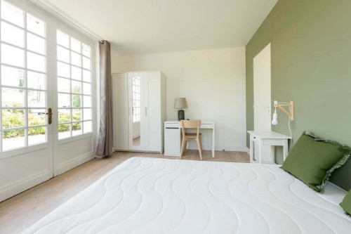 Room in Rue Calixte Camelle, Talence for 178 m² with 10 bedrooms