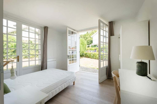 Room in Rue Calixte Camelle, Talence for 178 m² with 10 bedrooms