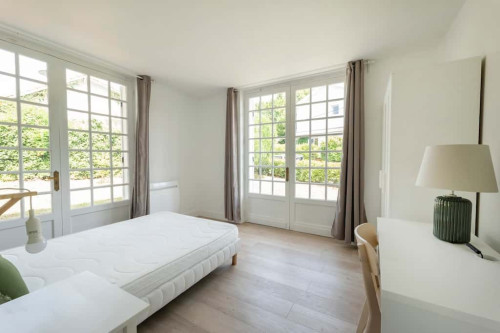Room in Rue Calixte Camelle, Talence for 178 m² with 10 bedrooms