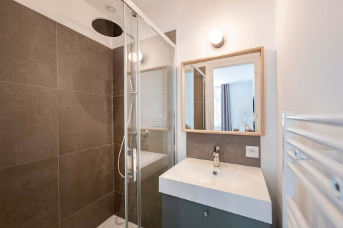 Room in Rue Calixte Camelle, Talence for 178 m² with 10 bedrooms - Gallery - 16