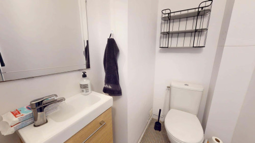 Room in Rue de l'Hippodrome, Nantes for 90 m² with 5 bedrooms