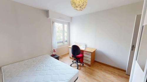 Room in Rue de la Camargue, Saint-Herblain for 74 m² with 2 bedrooms