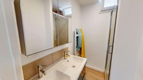 Room in Rue Paul Bourget, Grenoble for 62 m² with 3 bedrooms