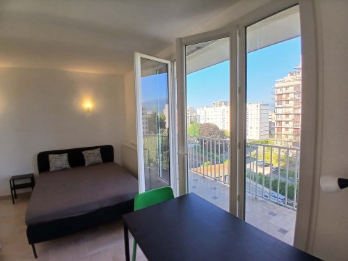 Room in Rue Docteur Schweitzer, Grenoble for 100 m² with 5 bedrooms - Gallery - 29