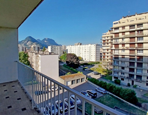 Room in Rue Docteur Schweitzer, Grenoble for 100 m² with 5 bedrooms - Gallery - 26