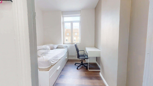 Room in Rue Auguste Blanqui, Roubaix for 99 m² with 4 bedrooms
