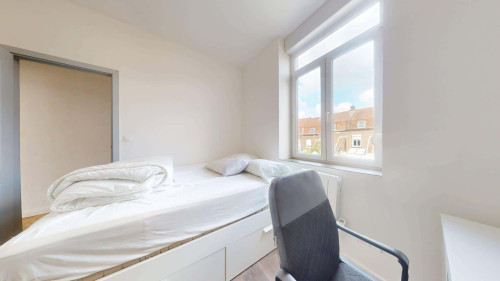 Room in Rue Auguste Blanqui, Roubaix for 99 m² with 4 bedrooms
