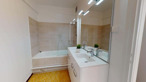 Room in Place Wilson, Villeurbanne for 82 m² with 4 bedrooms - Gallery - 6