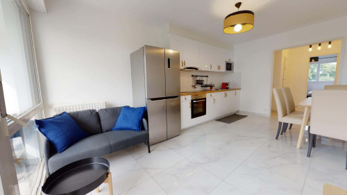 Room in Rue Fénelon, Talence for 85 m² with 5 bedrooms