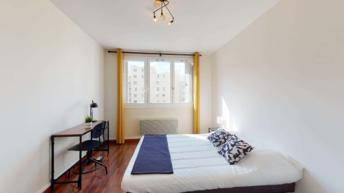 Room in Rue Louis Braille, Villeurbanne for 87 m² with 4 bedrooms