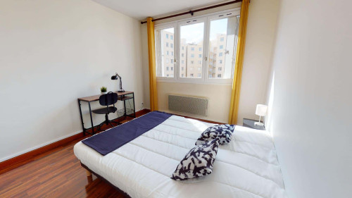 Room in Rue Louis Braille, Villeurbanne for 87 m² with 4 bedrooms