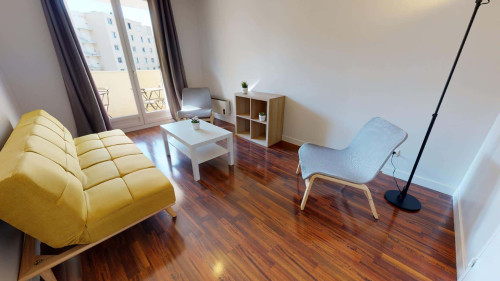 Room in Rue Louis Braille, Villeurbanne for 87 m² with 4 bedrooms