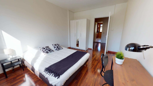 Room in Rue Louis Braille, Villeurbanne for 87 m² with 4 bedrooms