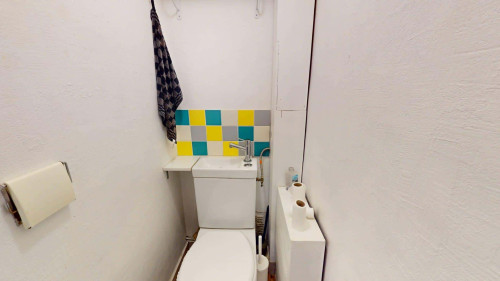Room in Rue Guillaume Grootaers, Nantes for 86 m² with 4 bedrooms