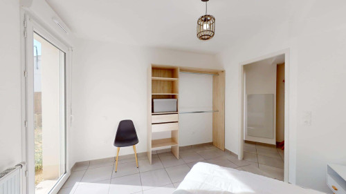 Room in Rue du Petit Tour, Poitiers for 157 m² with 5 bedrooms