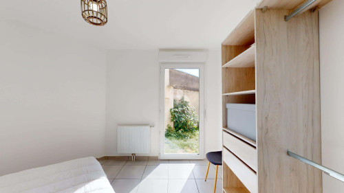 Room in Rue du Petit Tour, Poitiers for 157 m² with 5 bedrooms