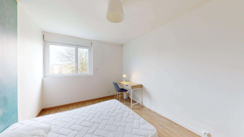 Room in Square des Hautes Chalais, Rennes for 76 m² with 4 bedrooms