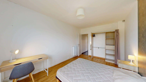 Room in Square des Hautes Chalais, Rennes for 76 m² with 4 bedrooms