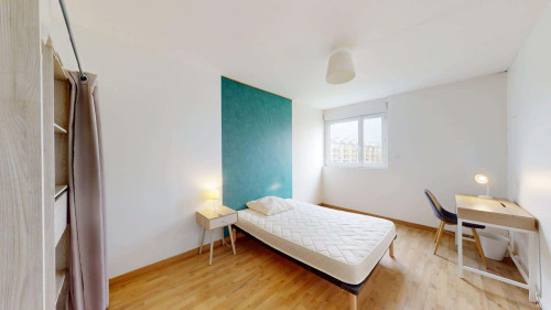 Room in Square des Hautes Chalais, Rennes for 76 m² with 4 bedrooms