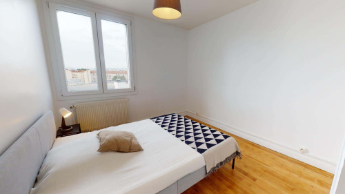 Room in Rue Francis de Pressensé, Villeurbanne for 69 m² with 3 bedrooms