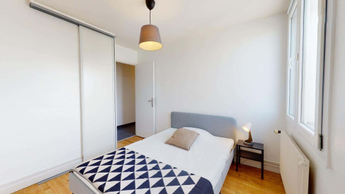 Room in Rue Francis de Pressensé, Villeurbanne for 69 m² with 3 bedrooms