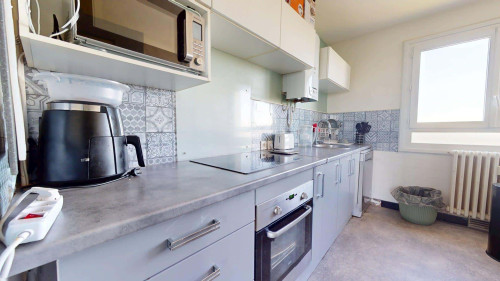 Room in Rue des Ormeaux, Angers for 86 m² with 4 bedrooms