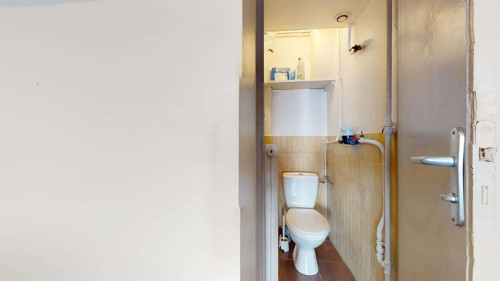 Room in Rue des Bienvenus, Villeurbanne for 69 m² with 3 bedrooms