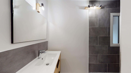 Room in Rue Rouget de l'Isle, Le Petit-Quevilly for 300 m² with 10 bedrooms