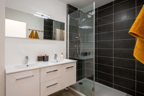 Room in Avenue Roger Salengro, Villeurbanne for 90 m² with 5 bedrooms - Gallery - 5