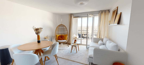 Room in Avenue Roger Salengro, Villeurbanne for 90 m² with 5 bedrooms