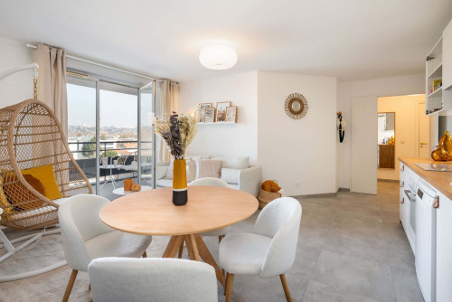 Room in Avenue Roger Salengro, Villeurbanne for 90 m² with 5 bedrooms - Gallery - 9