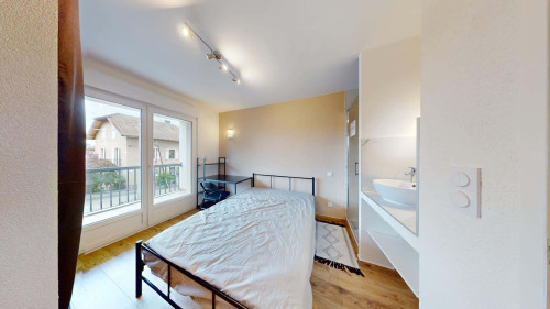 Room in Rue des Tournelles, Annemasse for 80 m² with 5 bedrooms