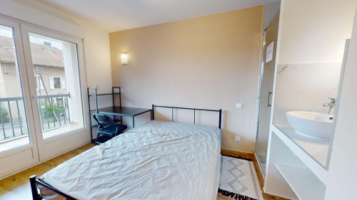 Room in Rue des Tournelles, Annemasse for 80 m² with 5 bedrooms