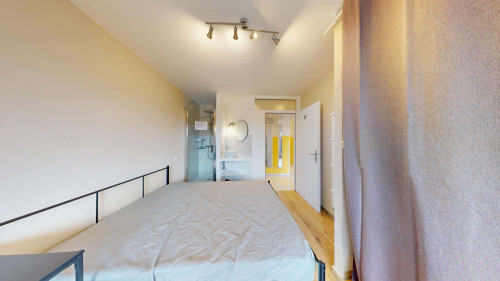 Room in Rue des Tournelles, Annemasse for 80 m² with 5 bedrooms