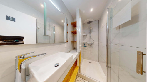Room in Rue des Tournelles, Annemasse for 80 m² with 5 bedrooms - Gallery - 20